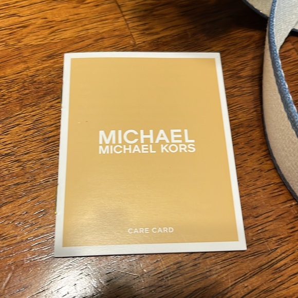 Michael Kors Mirella CrossBody with detachable strap - Picture 8 of 9